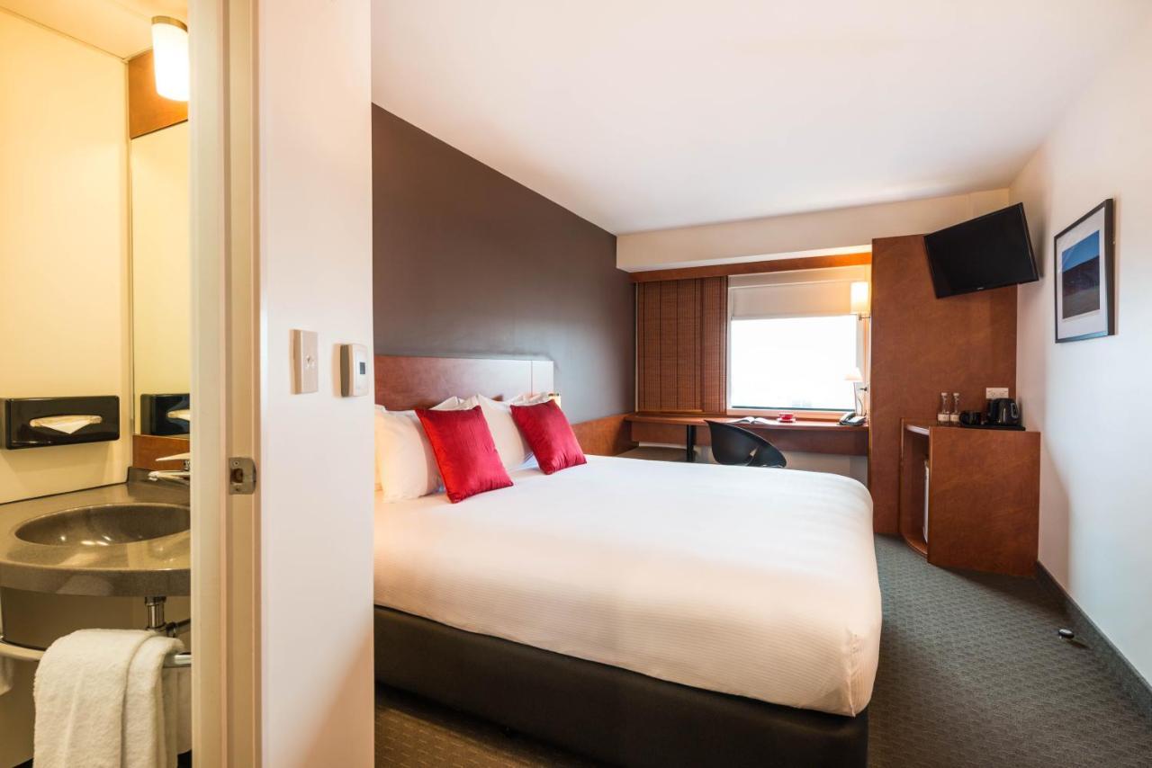 Ibis Christchurch Hotel Bagian luar foto