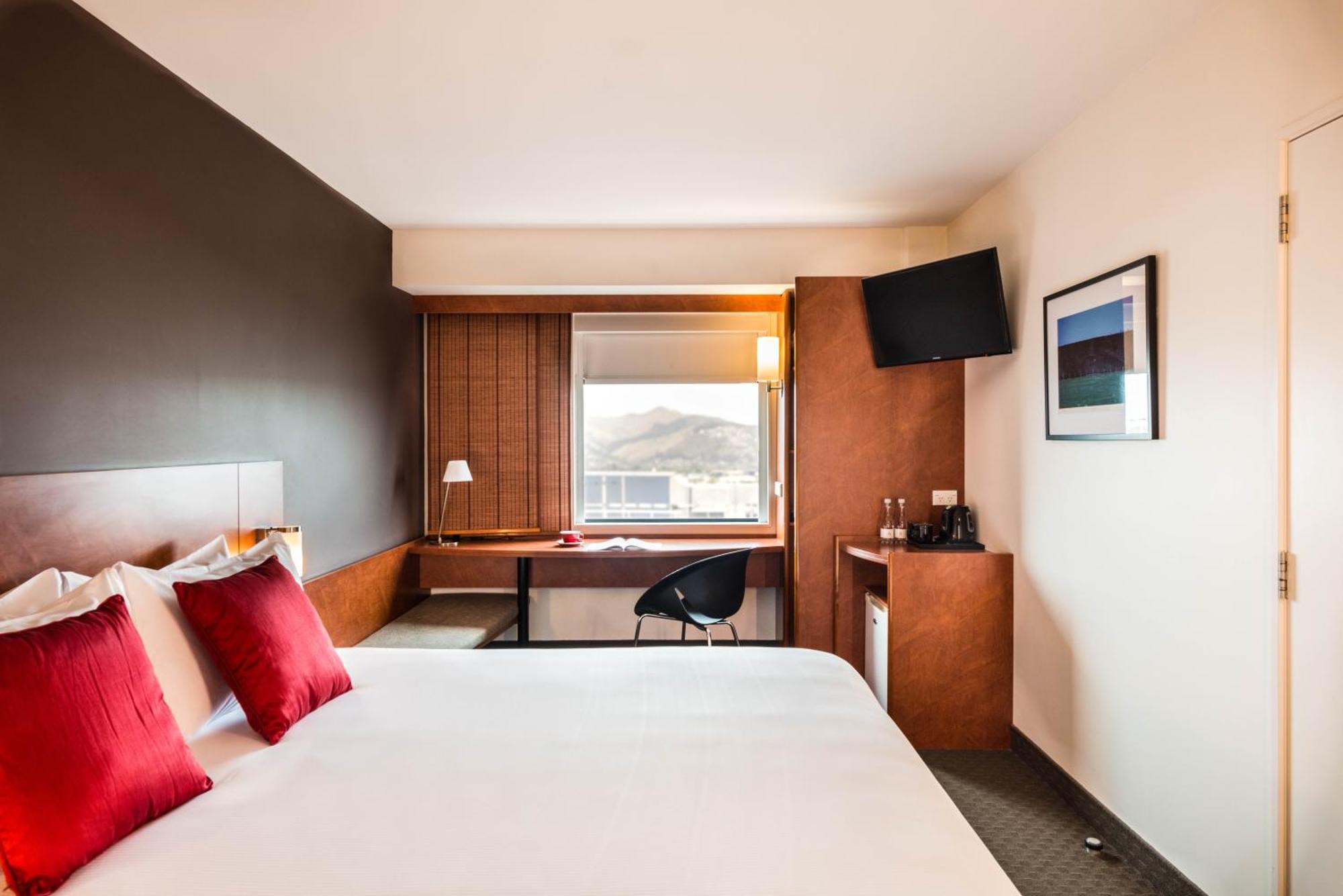 Ibis Christchurch Hotel Bagian luar foto