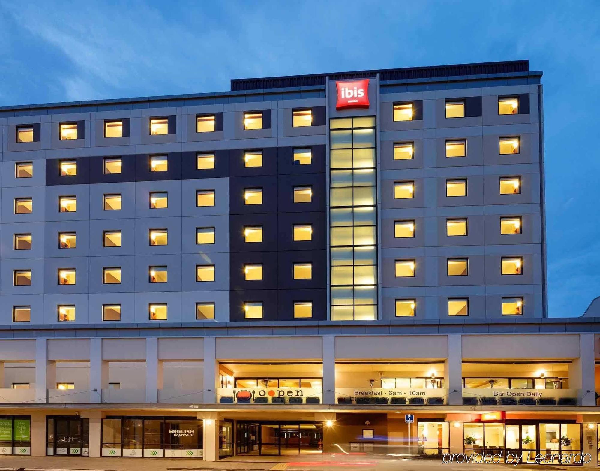 Ibis Christchurch Hotel Bagian luar foto