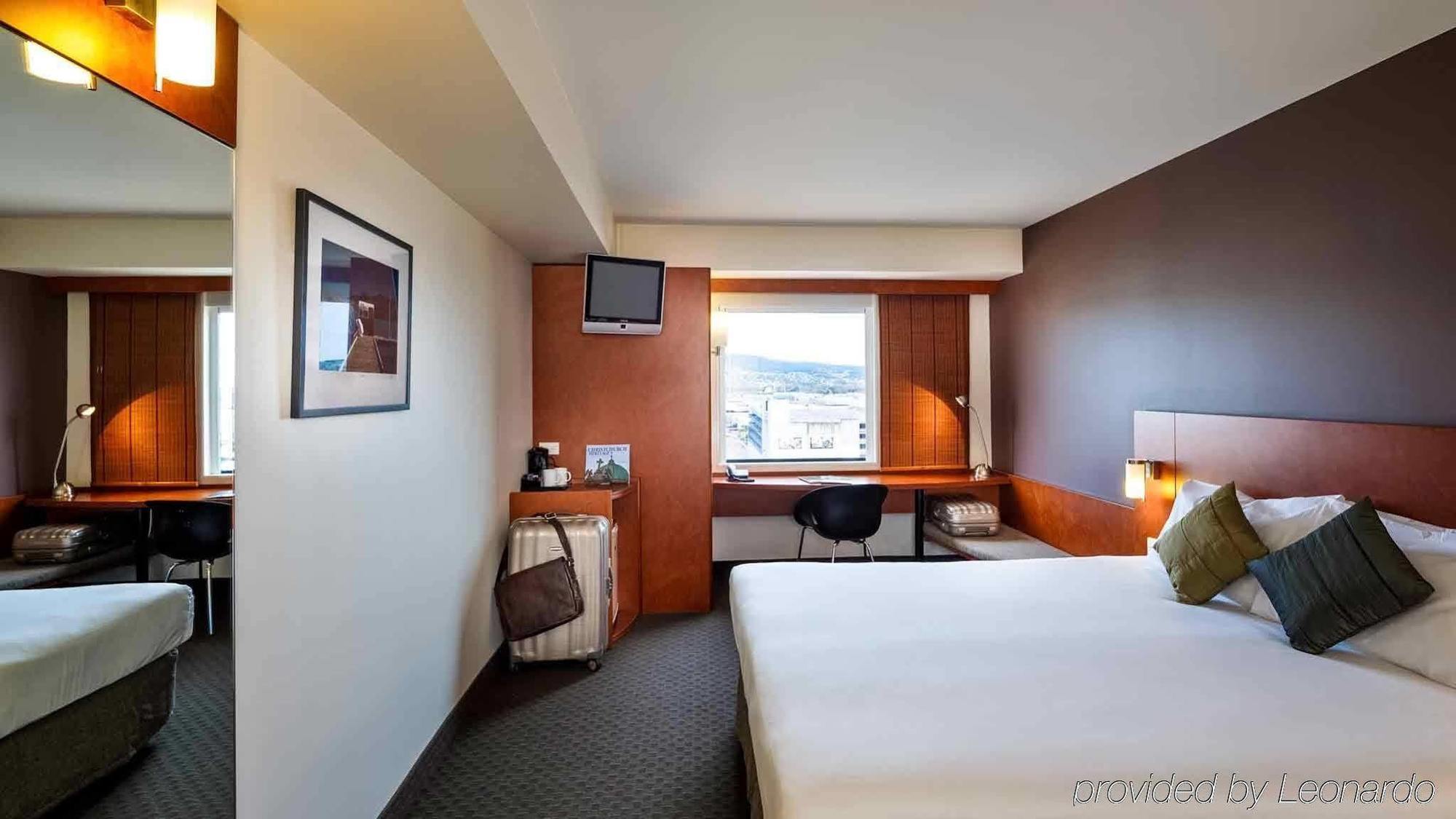 Ibis Christchurch Hotel Bagian luar foto