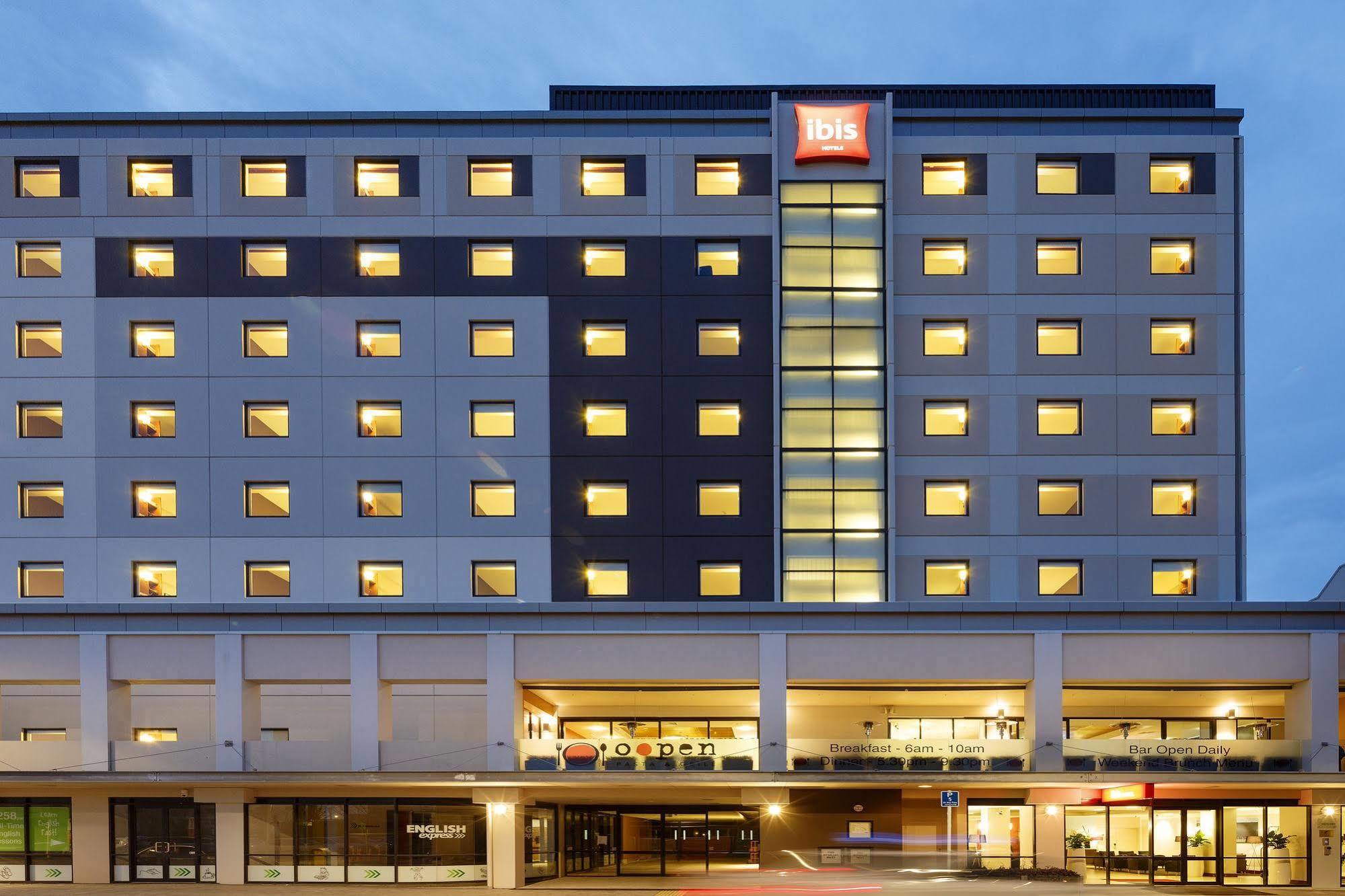 Ibis Christchurch Hotel Bagian luar foto