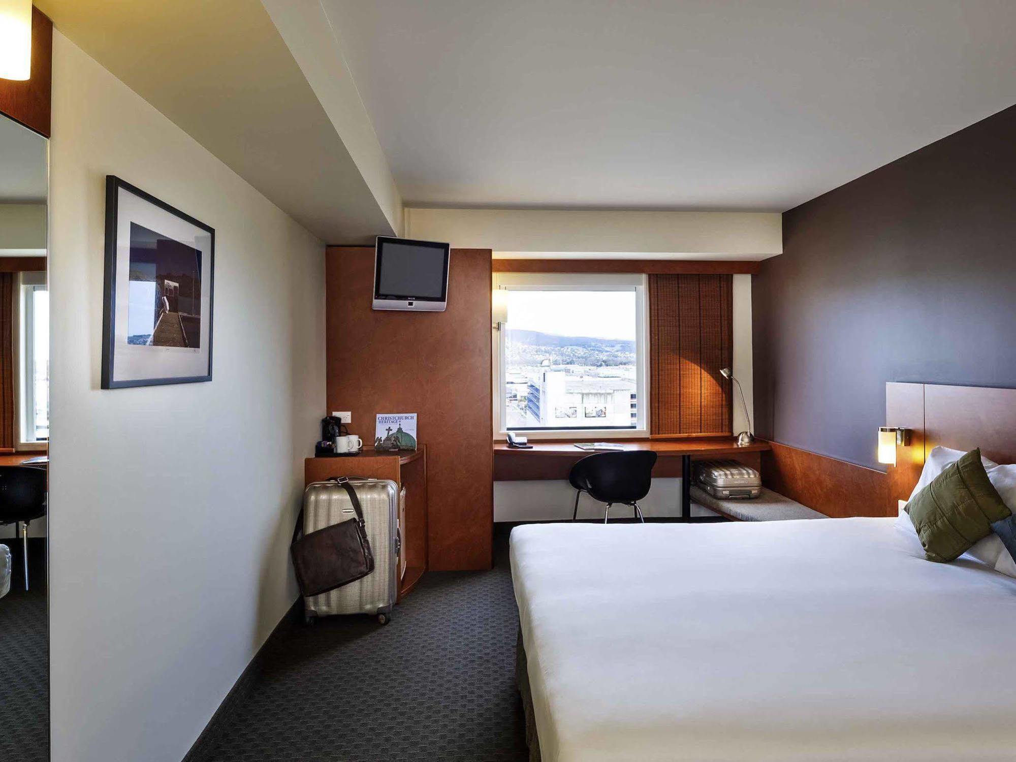 Ibis Christchurch Hotel Bagian luar foto